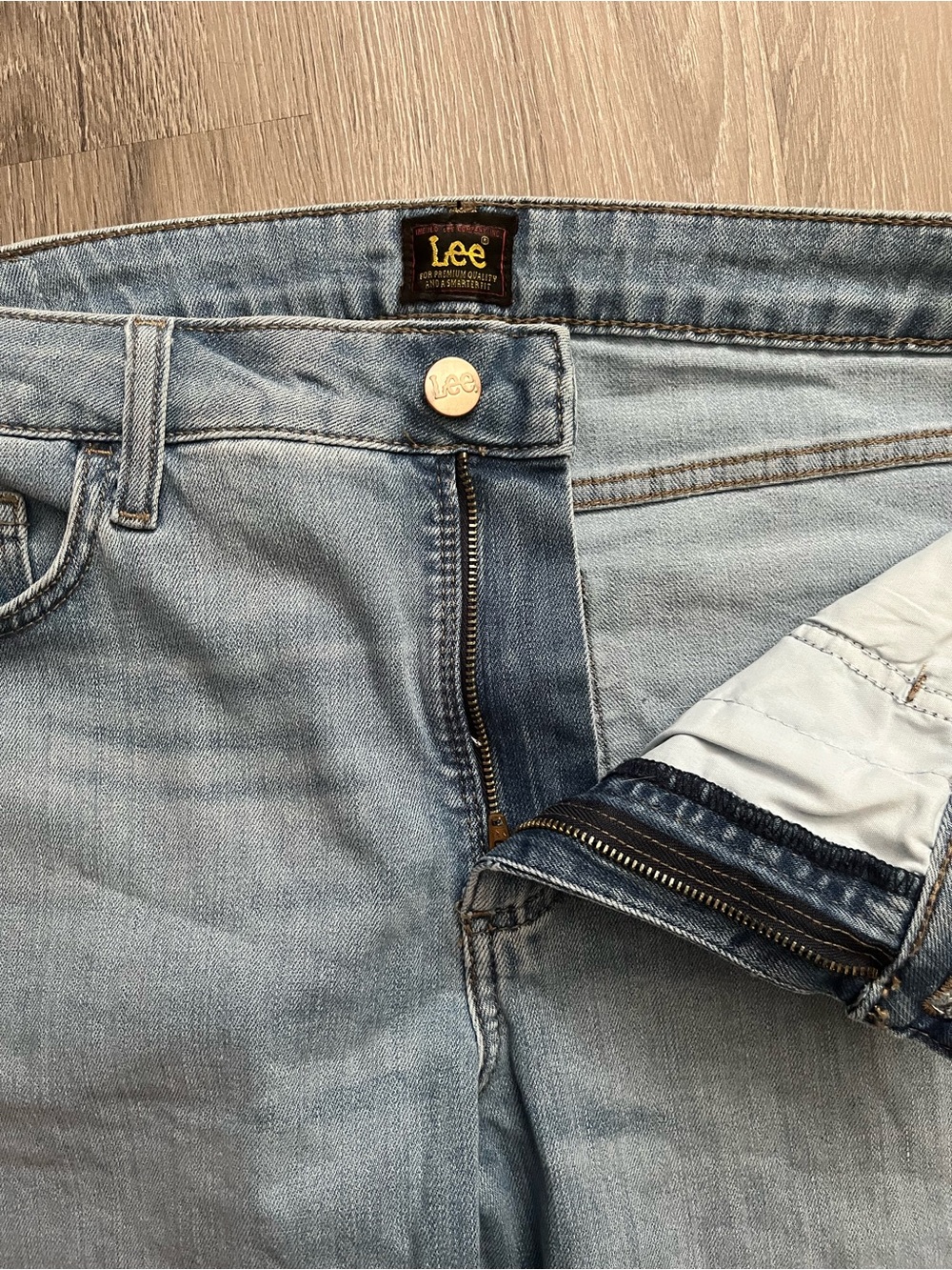 Lee Women Size 16 Medium Light Blue Straight Fit Jeans NWT - Picture 5 of 5
